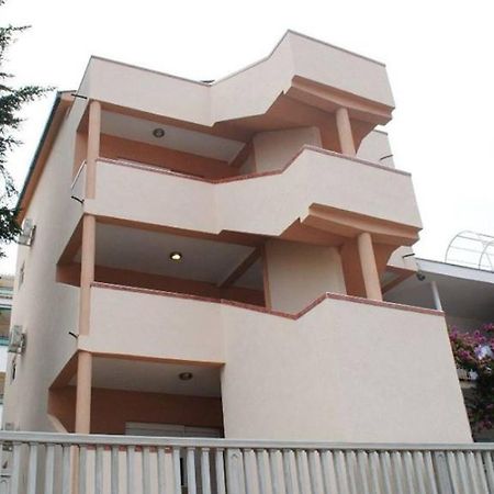 Apartments Anne Petrovac na moru Exterior foto