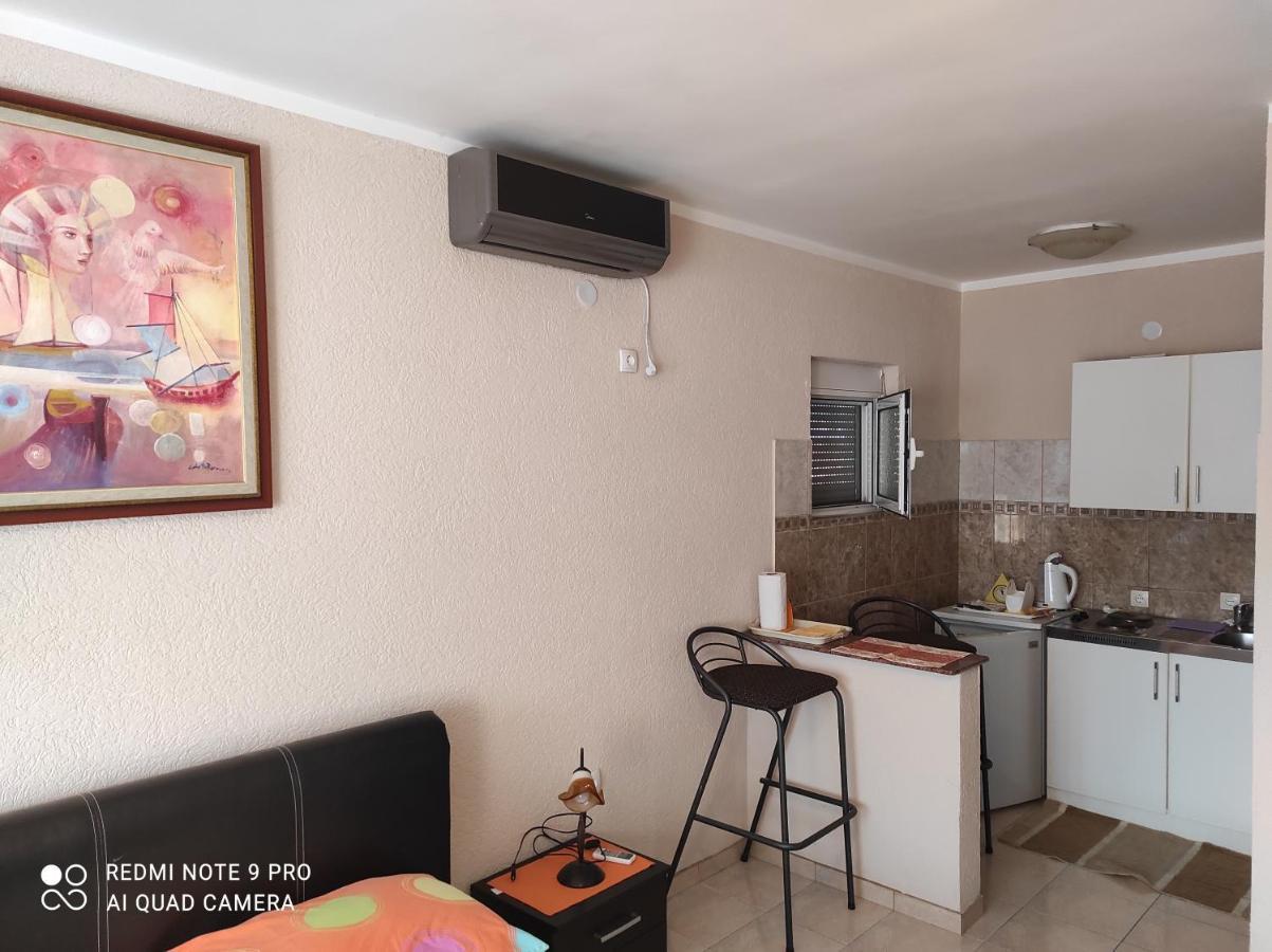 Apartments Anne Petrovac na moru Exterior foto