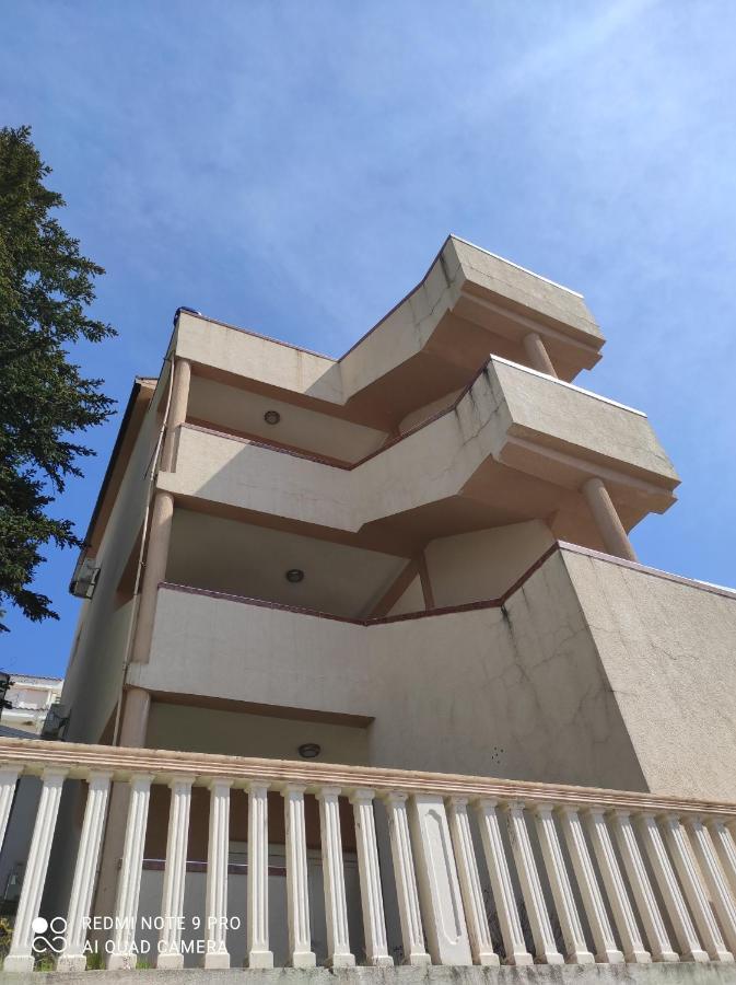 Apartments Anne Petrovac na moru Exterior foto